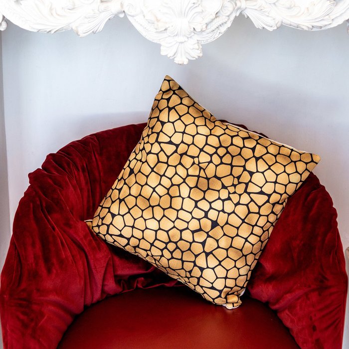 Интерьерная подушка Сафари черно-золотого цвета - купить Декоративные подушки по цене 2000.0