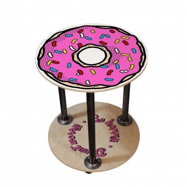 Кофейный столик на колесиках с оригинальным принтом