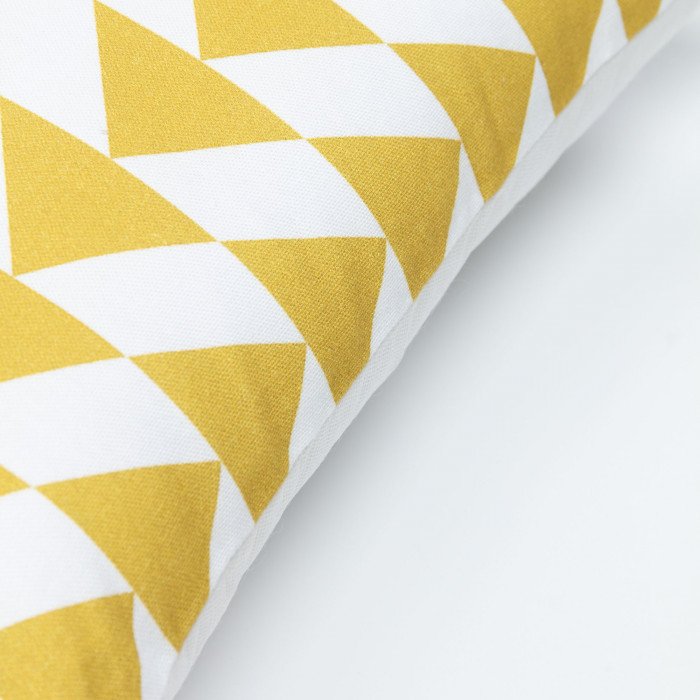 Чехол для подушки Fabiela желто-белого цвета - купить Декоративные подушки по цене 1490.0