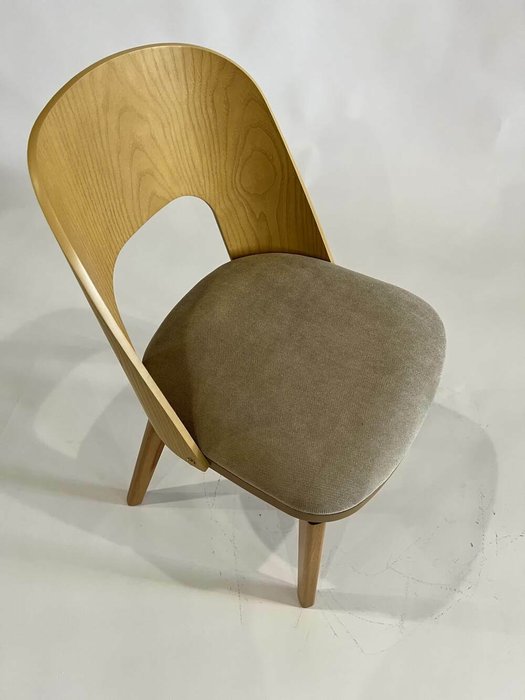 Стул вращающийся Антверпен бежевого цвета - лучшие Обеденные стулья в INMYROOM