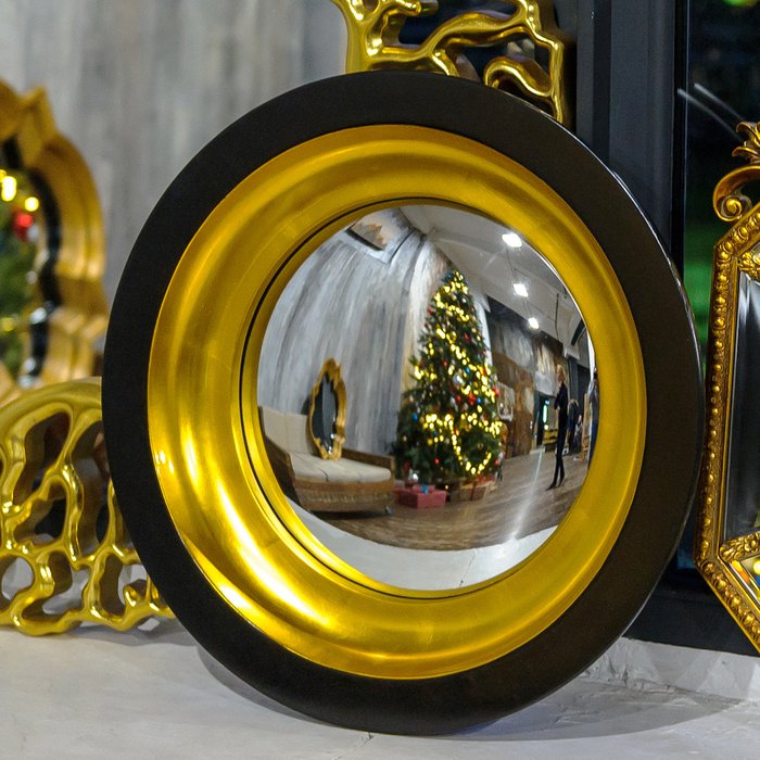 Декоративное настенное зеркало Перигей (fish-eye) в раме черно-золотистого цвета - лучшие Настенные зеркала в INMYROOM