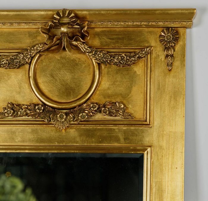 Настенное зеркало Версаль 72х111 золотого цвета с фацетом  - лучшие Настенные зеркала в INMYROOM