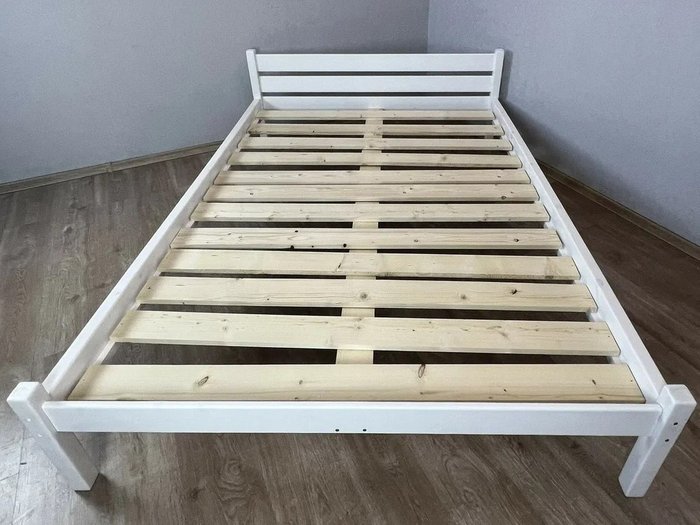 Кровать Классика сосновая 140х200 белого цвета - лучшие Кровати для спальни в INMYROOM