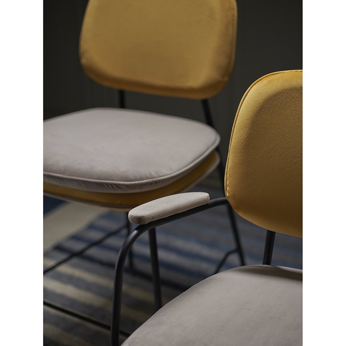 Стул с подлокотниками Реа желто-бежевого цвета - лучшие Обеденные стулья в INMYROOM