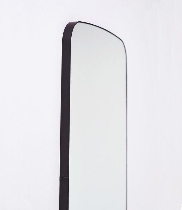 Настенное зеркало Hola 47х140 в ремне черного цвета - лучшие Настенные зеркала в INMYROOM