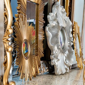 Настенное зеркало Солар золотого цвета - купить Настенные зеркала по цене 12500.0