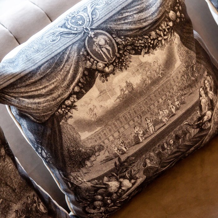 Арт-подушка Лувр - лучшие Декоративные подушки в INMYROOM