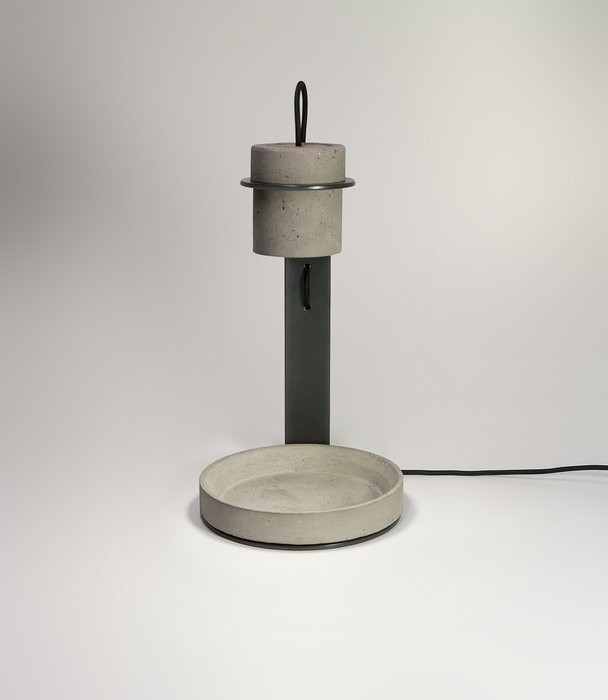 Настольный светильник Into из металла и бетона - купить Рабочие лампы по цене 11500.0