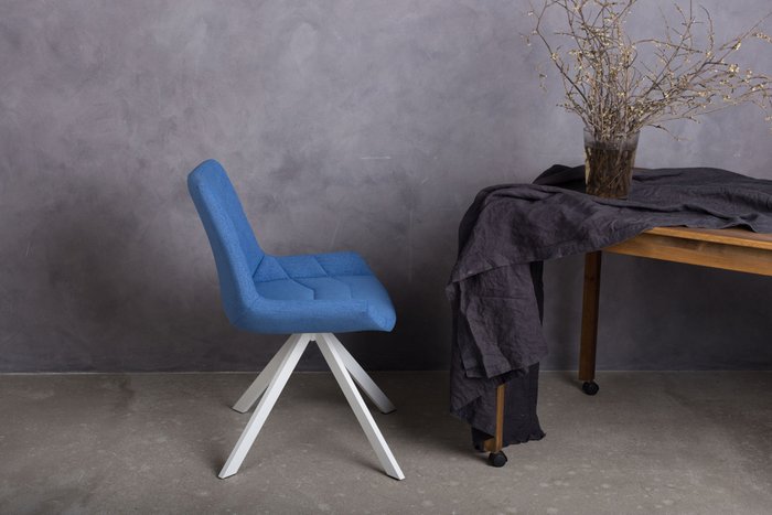 Стул с поворотным механизмом Nembus синего цвета  - купить Обеденные стулья по цене 10400.0