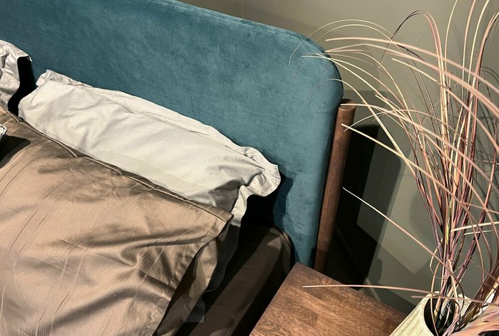 Кровать Меридиан 140х200 коричневого цвета с бирюзовым изголовьем без основания - лучшие Кровати для спальни в INMYROOM