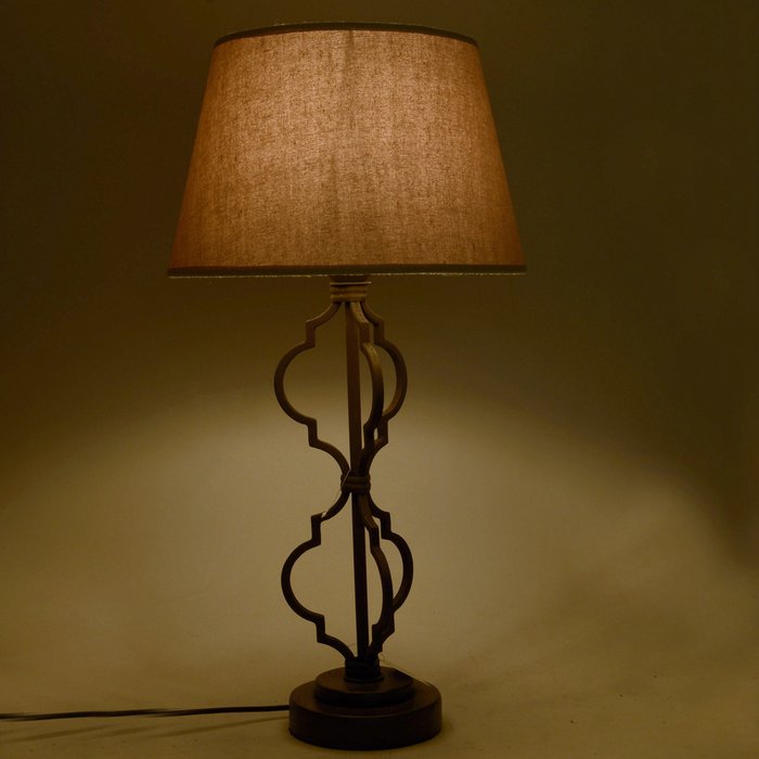 Настольная лампа с белым абажуром - купить Настольные лампы по цене 10260.0