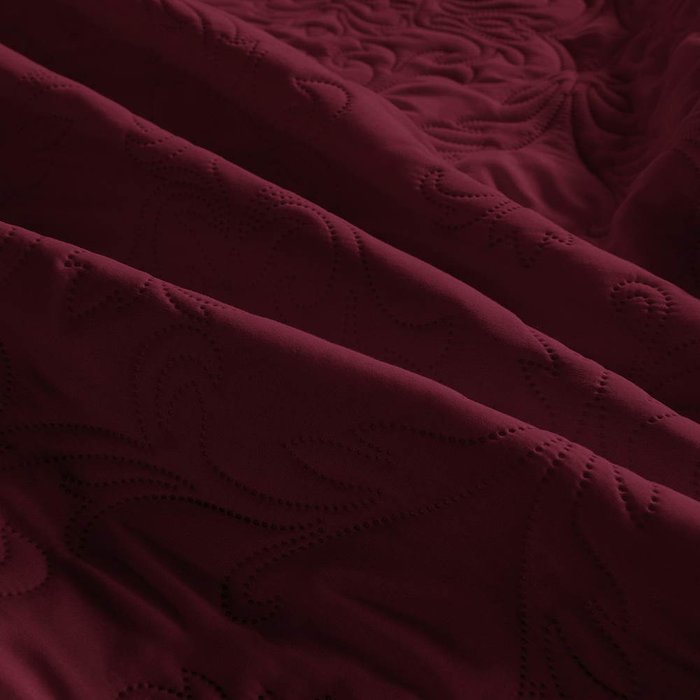Покрывало с наволочками Амара 240х260 бордового цвета - лучшие Покрывала в INMYROOM