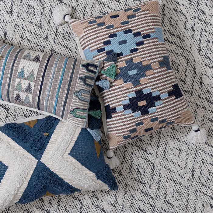 Декоративная подушка из хлопка с кисточками - лучшие Декоративные подушки в INMYROOM
