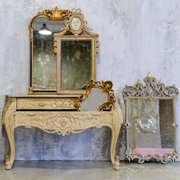 Настенное зеркало Маргарет Шампань в раме золотистого цвета - лучшие Настенные зеркала в INMYROOM