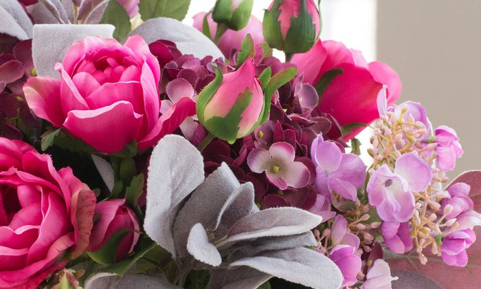 Композиция из искусственных цветов - Гортензия цвета бургундия, розы, статица - лучшие Декоративные цветы в INMYROOM