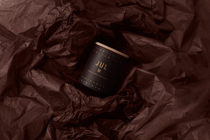 Свеча ароматическая Jul бордового цвета с крышкой - купить Свечи по цене 3410.0