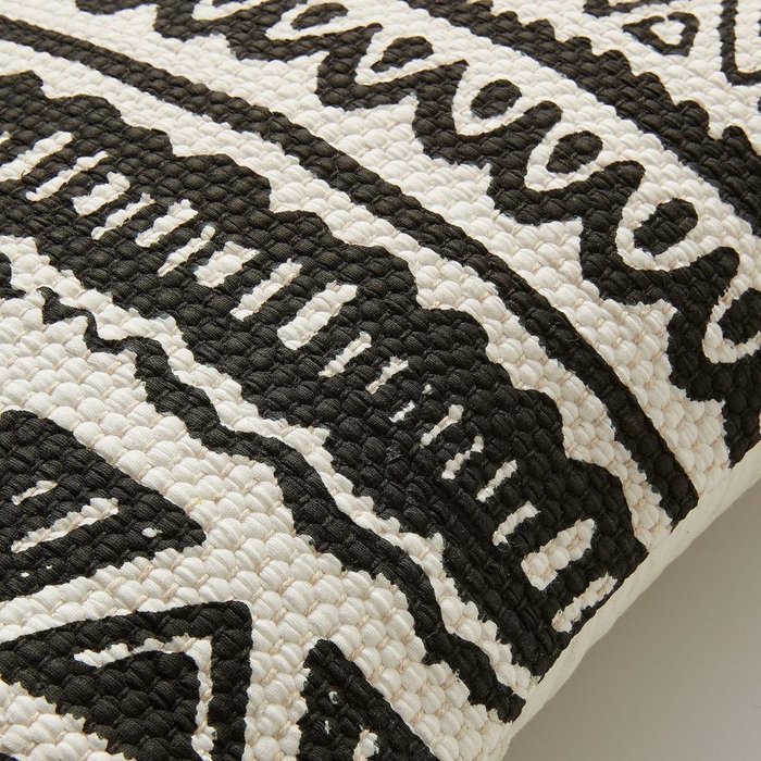  Чехол на подушку Seward черно-белого цвета - купить Декоративные подушки по цене 1290.0