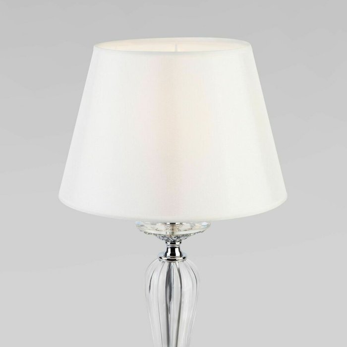 Классическая настольная лампа Olenna с белым абажуром - лучшие Настольные лампы в INMYROOM