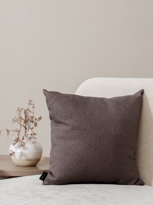 Декоративная подушка коричневого цвета - лучшие Декоративные подушки в INMYROOM