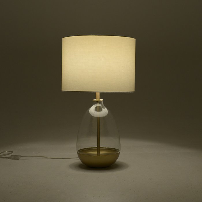 Настольная лампа с белым абажуром  - купить Настольные лампы по цене 12620.0