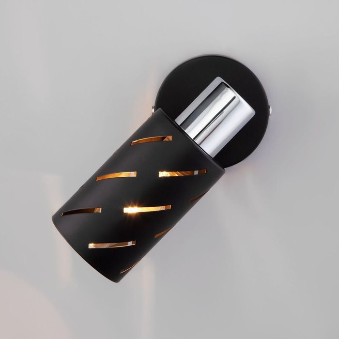 Настенный светильник с поворотным плафоном 20090/1 черный/хром Fente - лучшие Накладные споты в INMYROOM