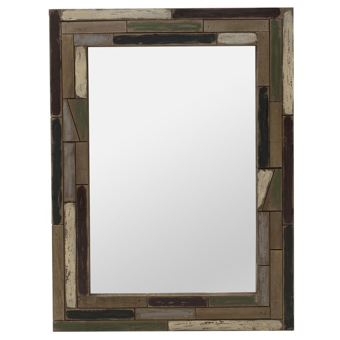 Настенное зеркало в деревянной раме коричневого цвета