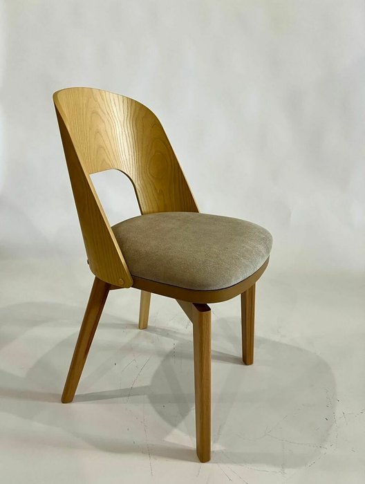 Стул вращающийся Антверпен бежевого цвета - купить Обеденные стулья по цене 18900.0