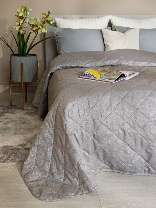 Покрывало стёганое Midi airy 210x240 серого цвета Покрывало стёганое Midi airy 210x240 серого цвета