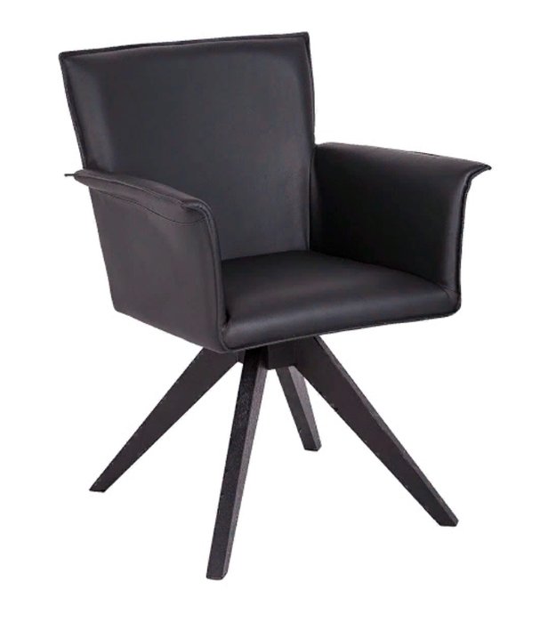 Поворотное кресло черного цвета
