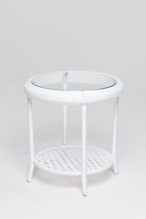 Стол белого цвета со стеклянной столешницей 