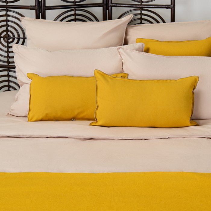 Чехол на подушку из фактурного хлопка Essential горчичного цвета - лучшие Чехлы для подушек в INMYROOM