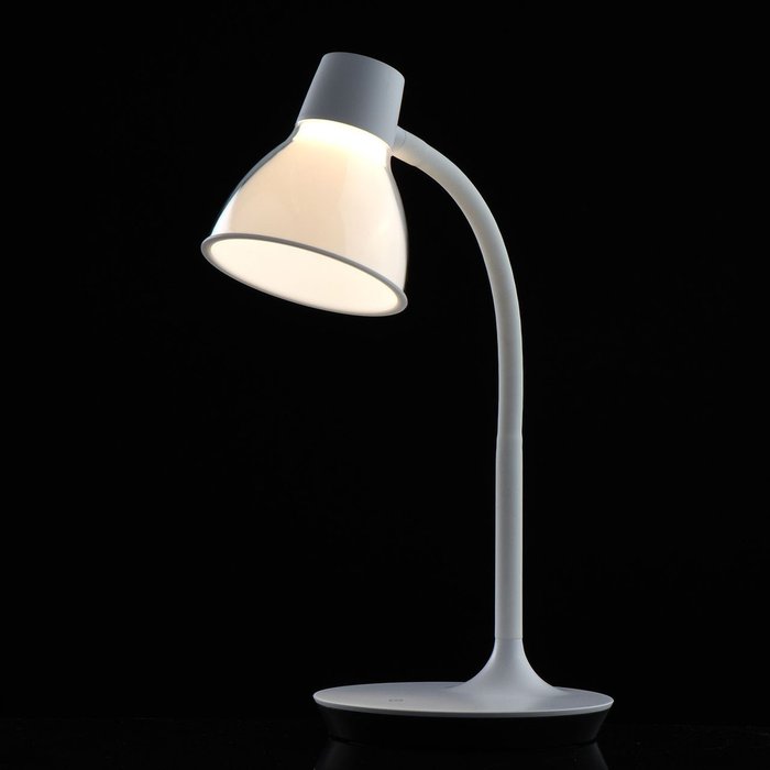 Настольная лампа Ракурс белого цвета - купить Рабочие лампы по цене 4640.0