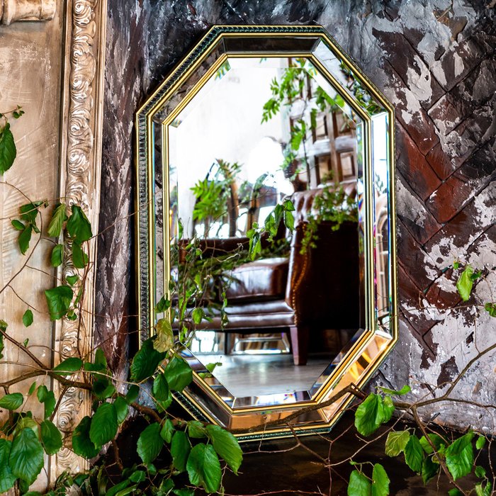 Настенное зеркало Капелла с каймой из бусин - лучшие Настенные зеркала в INMYROOM