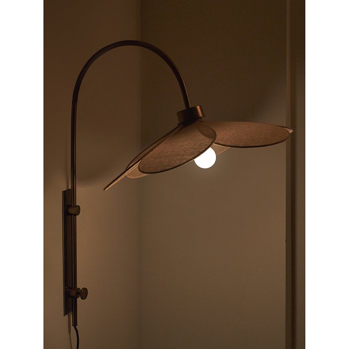 Настенный светильник Kamille бежевого цвета - лучшие Бра и настенные светильники в INMYROOM