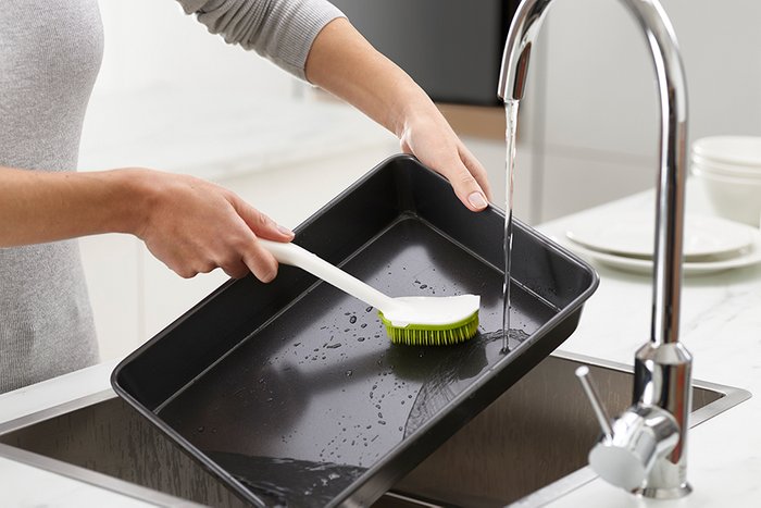 Щетка для мытья посуды Clean Tech с запасной насадкой бело-зеленого цвета - купить Аксессуары для кухни по цене 790.0