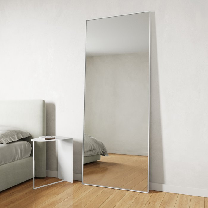 Дизайнерское настенное зеркало Halfeo Slim XL в тонкой раме белого цвета - лучшие Настенные зеркала в INMYROOM