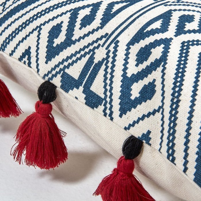 Чехол для подушки Bentzel с кисточками - купить Декоративные подушки по цене 2890.0