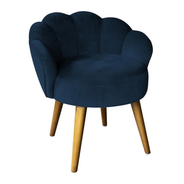 Кресло темно-синего цвета на деревянных ножках