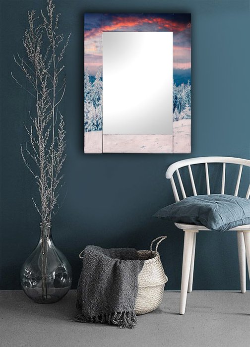 Настенное зеркало Зима в раме из натурального дерева 65х65 - купить Настенные зеркала по цене 8990.0