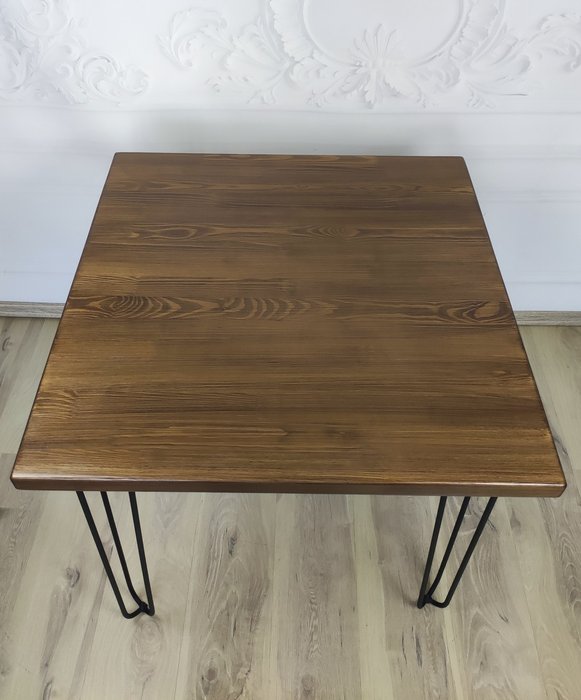 Стол обеденный Loft 60х60 со столешницей из массива сосны цвета темный дуб - лучшие Обеденные столы в INMYROOM