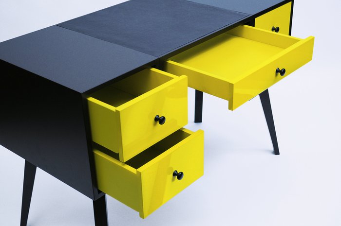 Письменный стол Ray черно-желтого цвета - лучшие Письменные столы в INMYROOM