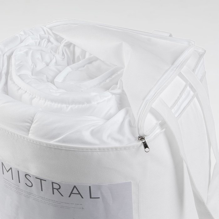 Пуховое одеяло Mistral Duvet из микрофибры  220x220 - купить Одеяла по цене 12990.0
