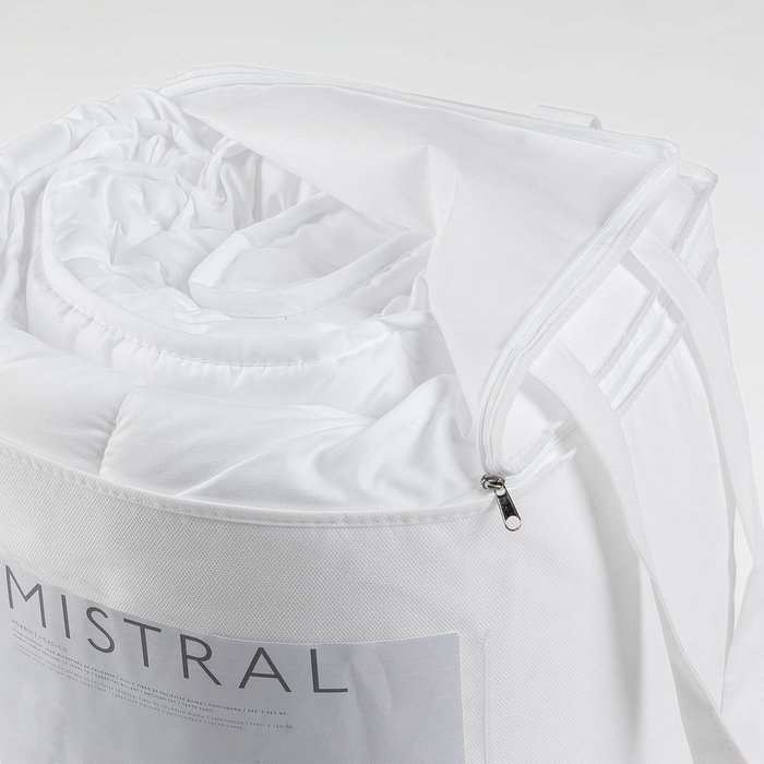 Пуховое одеяло Mistral Duvet из микрофибры 220x220 - купить Одеяла по цене 12990.0 Пуховое одеяло Mistral Duvet из микрофибры 220x220 - купить Одеяла по цене 12990.0