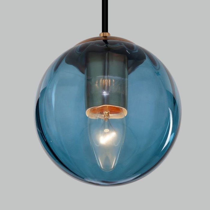 Подвесной светильник Juno со стеклянным плафоном синего цвета - лучшие Подвесные светильники в INMYROOM