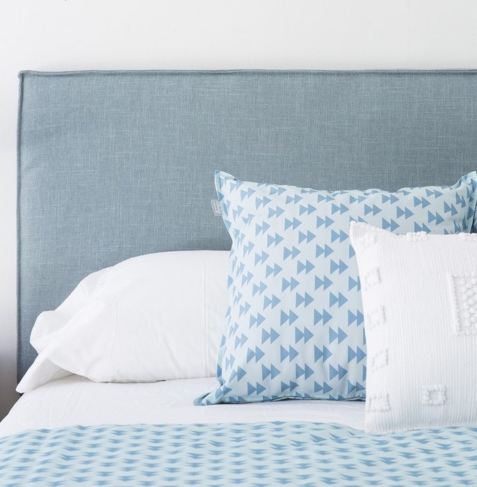 Кровать Comfort 180x200 голубого цвета - лучшие Кровати для спальни в INMYROOM