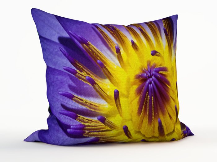 Диванная подушка: Лиловый цветок