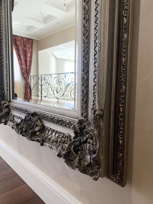 Настенное зеркало Antique в раме серебряного цвета - купить Настенные зеркала по цене 39900.0