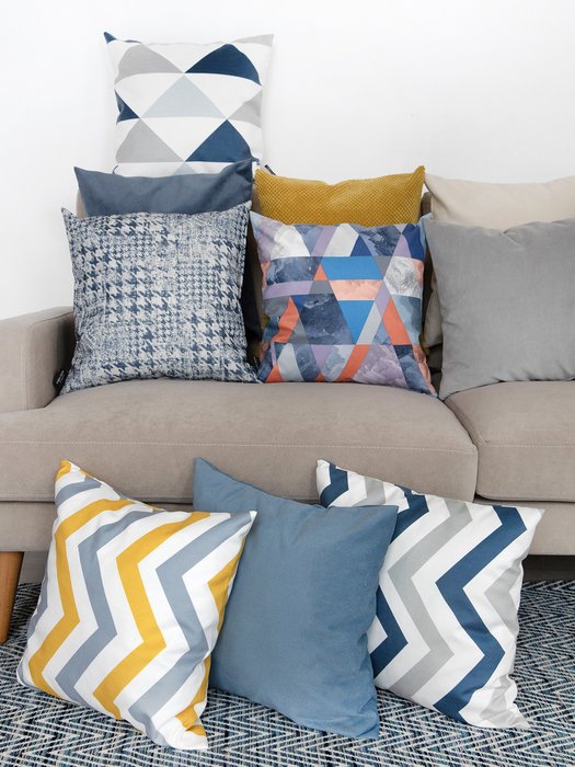 Декоративная подушка Olaf с геометричным принтом - лучшие Декоративные подушки в INMYROOM