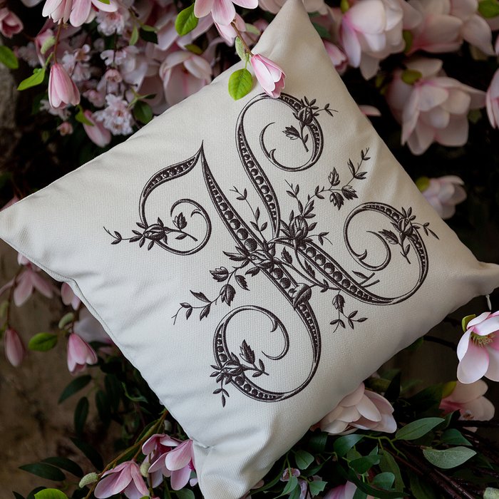 Декоративная подушка Азбука мечты буква K белого цвета - купить Декоративные подушки по цене 2000.0