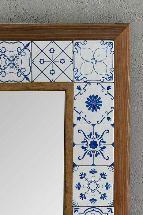 Настенное зеркало с каменной мозаикой 43x43 в раме бело-синего цвета - купить Настенные зеркала по цене 16871.0